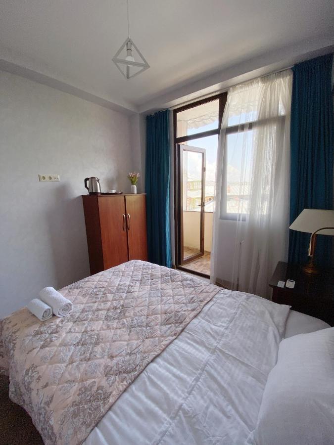 Tbilisi Central Hotel Esterno foto