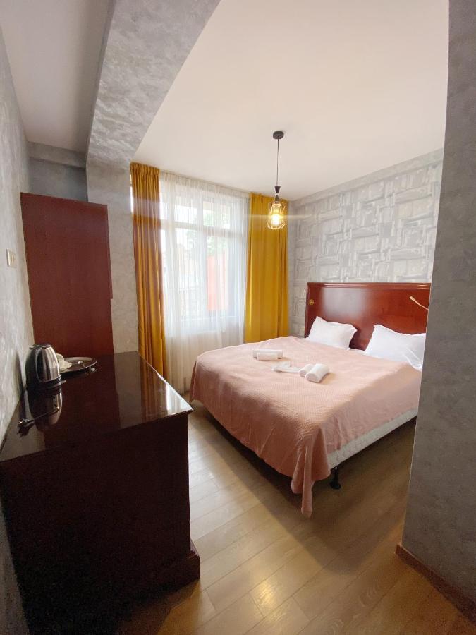 Tbilisi Central Hotel Esterno foto