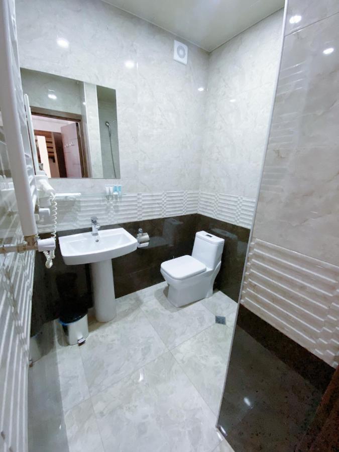 Tbilisi Central Hotel Esterno foto