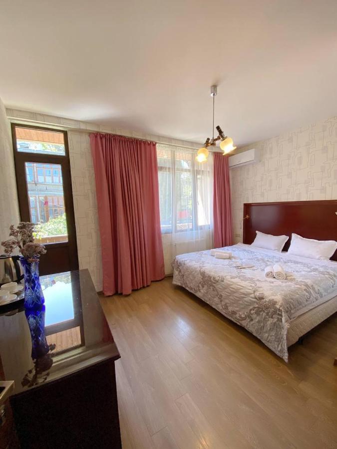 Tbilisi Central Hotel Esterno foto